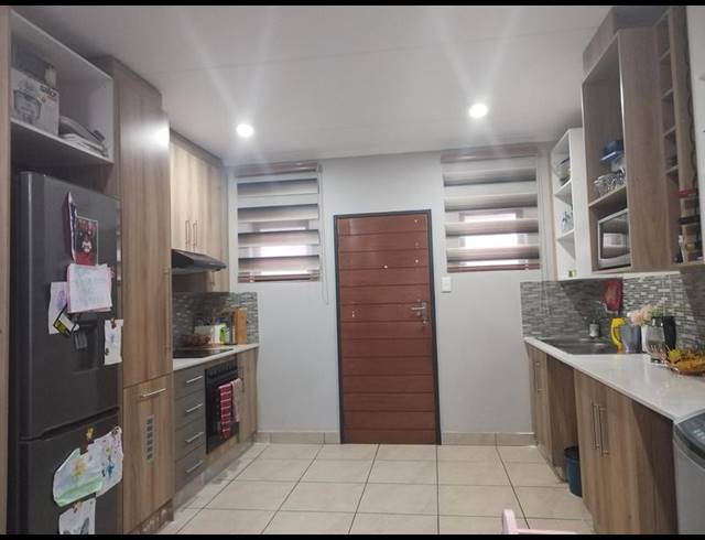 4 BEDROOM DUPLEX FOR SALE IN ALBERTSDAL